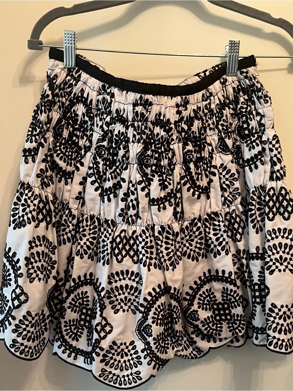 ZARA Black & White Embroidered Tiered Mini Circle Skirt—Women Sz M